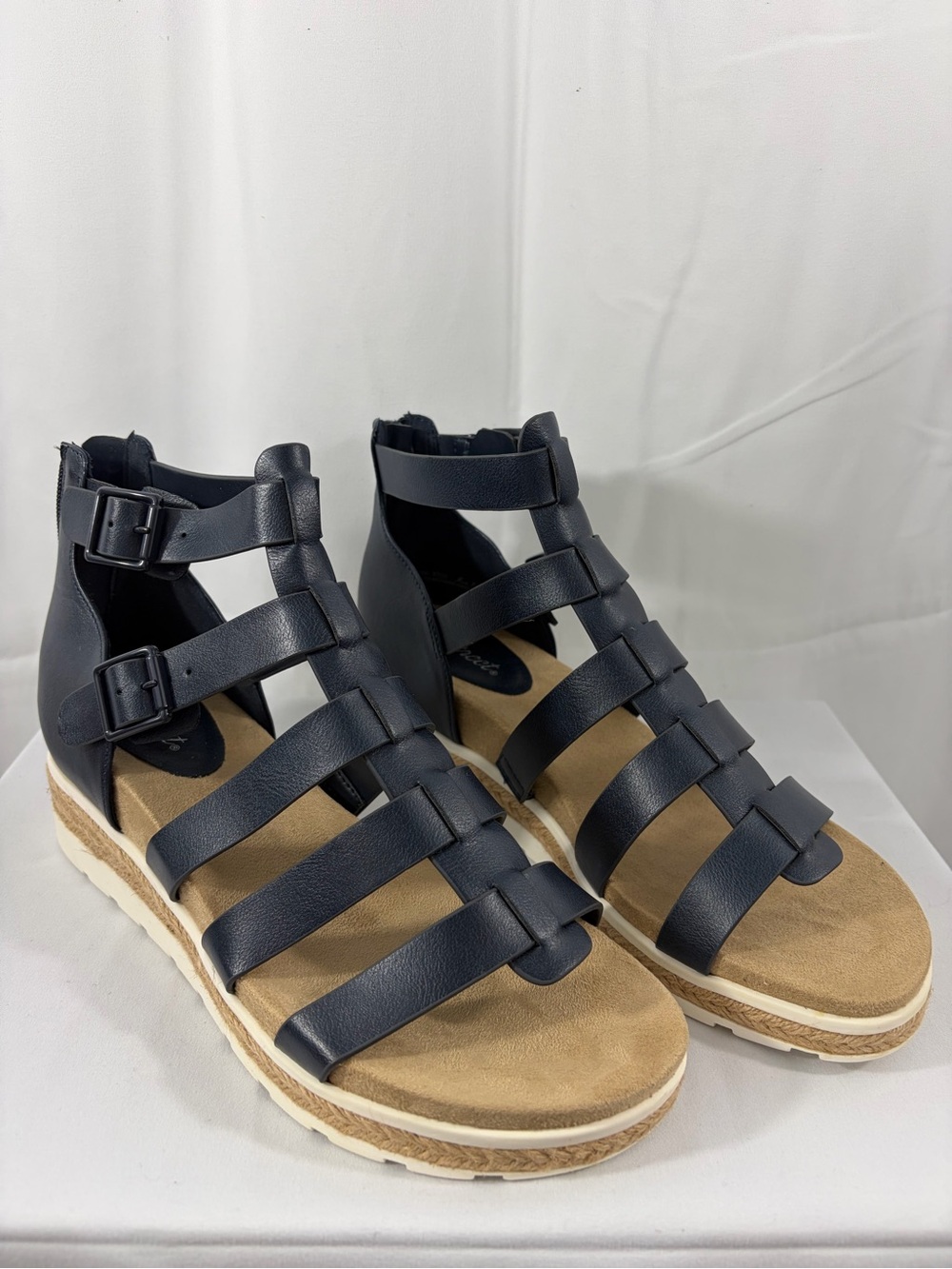NWT Easy Street Women’s Size 9.5 Navy Blue Zip Up Platform Sandals